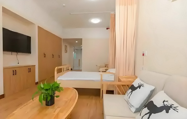 深圳户口条件_王欣瑜拒绝和裁判握手引发淡人人设塌房热议，网友破案：被逼急了 预计增开旅客列车8列