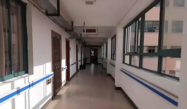 深圳户口条件_王欣瑜拒绝和裁判握手引发淡人人设塌房热议，网友破案：被逼急了 预计增开旅客列车8列